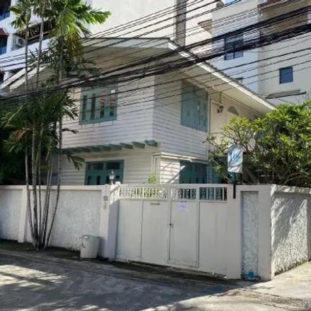 Rent this 4 bed house on unnamed road in Khlong Toei District, Bangkok 10330