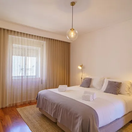 Rent this 3 bed apartment on Mundo Columbófilo in Rua Doutor Alves da Veiga, 4000-073 Porto