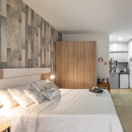 Rent this studio apartment on Carrer d'Aragó in 83, 08001 Barcelona