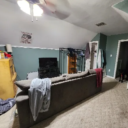 Rent this 1 bed room on 521 Creekwood Drive in Chesapeake, VA 23323