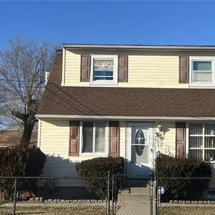 Image 2 - 31 East Locust Street, Central Islip, Islip, NY 11722, USA - House for sale