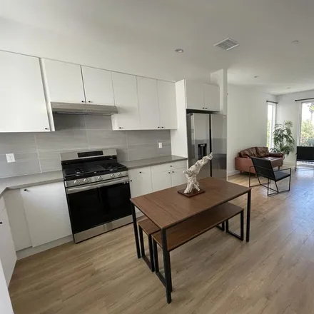 Image 3 - 185 South Hoover Street, Los Angeles, CA 90004, USA - Townhouse for rent