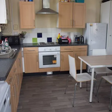 Rent this 6 bed apartment on 30 Russell Street in Nottingham, NG7 4FF
