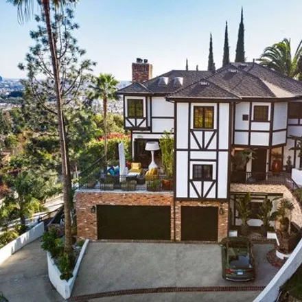 Image 1 - 2575 Chislehurst Place, Los Angeles, CA 90027, USA - House for sale