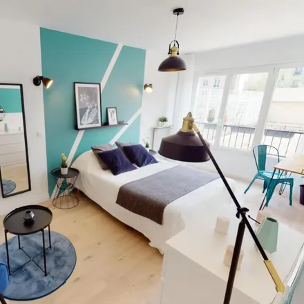 Rent this 3 bed room on 164 Rue de Bagnolet in 75020 Paris, France