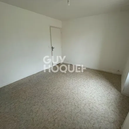 Rent this 4 bed apartment on 2 Voie Romaine d'Acquebouille in 45480 Outarville, France