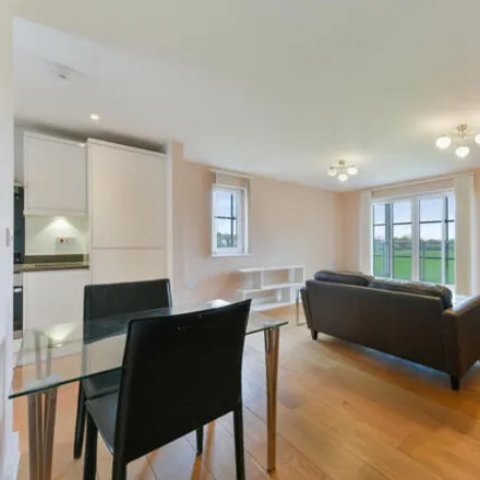 Rent this 3 bed room on 41 Greenview Drive in London, SW20 9DS