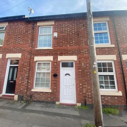 Rent this 2 bed townhouse on Hapton Place in Stockport, SK4 1JQ