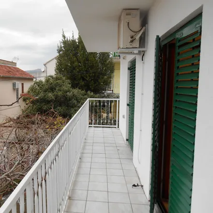 Rent this 3 bed apartment on Liveja II 14  Okrug Gornji 21223