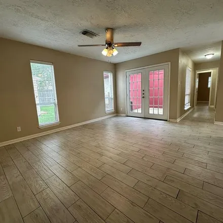 Rent this 3 bed apartment on 3177 Ohio Avenue in Dickinson, TX 77539