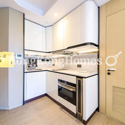 Image 4 - China, Hong Kong, Hong Kong Island, Mid-Levels, Caine Road 24-24A, Long Mansion - Apartment for rent