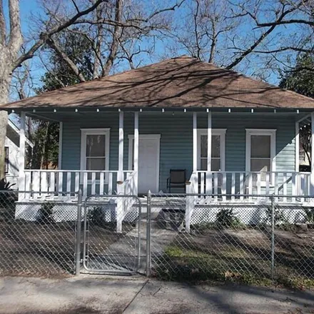 Rent this 2 bed house on 449 East 27th Street in Houston, TX 77008