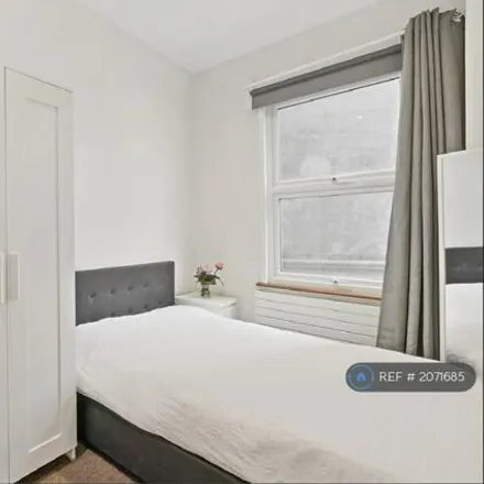 Image 8 - 14 Grittleton Road, London, W9 2DD, United Kingdom - Apartment for rent