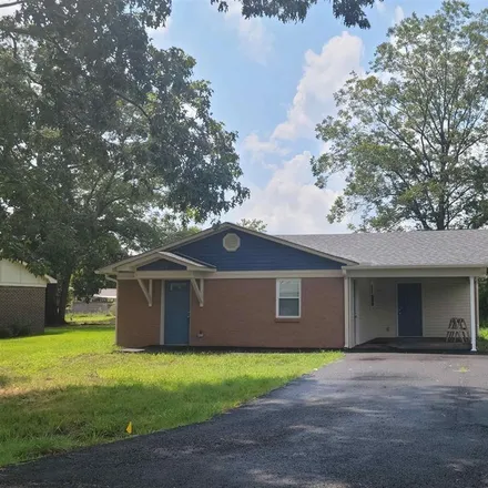 Rent this 3 bed house on 512 East Pleasant Drive in Lonoke, AR 72086
