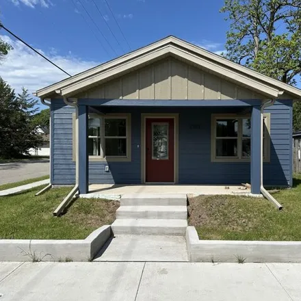 Buy this 2 bed house on 1701 Prospect St in La Crosse, Wisconsin