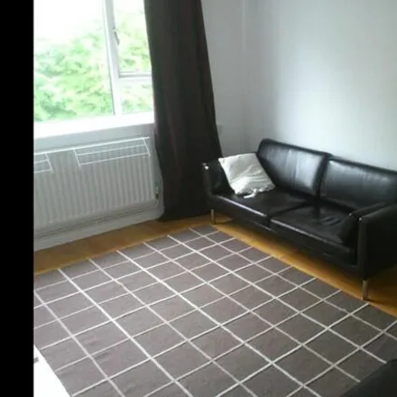 Image 5 - Barnfield Close, London, N4 4SG, United Kingdom - Apartment for rent