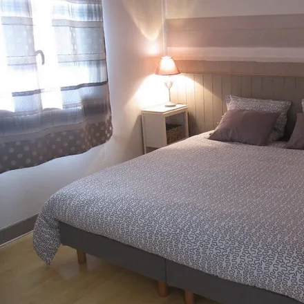 Rent this 3 bed house on 64260 Gère-Bélesten