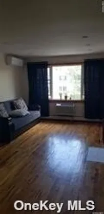 Image 6 - 18-18 Bell Boulevard, New York, NY 11360, USA - House for sale