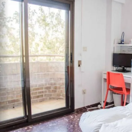 Rent this 6 bed room on Mirage Technologies S.L. in Passeig de les Facultats, 12