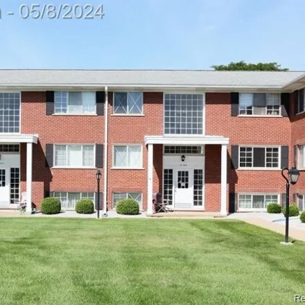 Buy this 1 bed condo on 8150 Crestview Drive in Sterling Heights, MI 48312