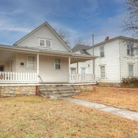 Buy this 3 bed house on 221 West B Street in Joplin, MO 64801