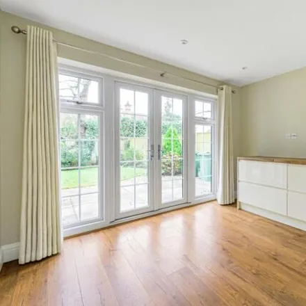 Image 3 - Mayfield Gardens, Elmbridge, KT12 5PP, United Kingdom - House for rent