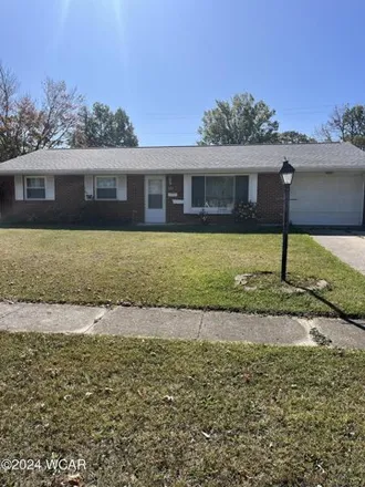 Rent this 3 bed house on 677 Westbrook Drive in Lima, OH 45801