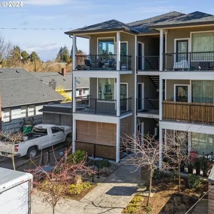 Buy this 2 bed condo on 1614 Northeast 45th Avenue in Portland, OR 97213