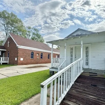 Buy this 1 bed house on 273 Lamarque Street in Mandeville, LA 70448