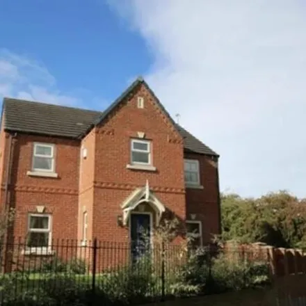 Buy this 4 bed house on Chatsworth Court in Middlecroft, S43 3LL