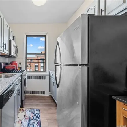 Image 3 - 25-40 31st Avenue, New York, NY 11106, USA - Apartment for sale