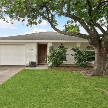 Buy this 3 bed house on 1705 Richland Avenue in Metairie, LA 70001
