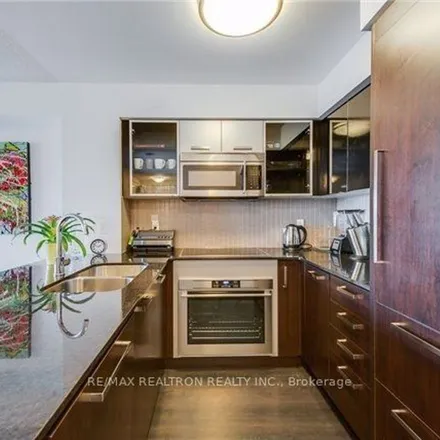 Rent this 1 bed apartment on Boston Pizza in Yonge Street, Toronto