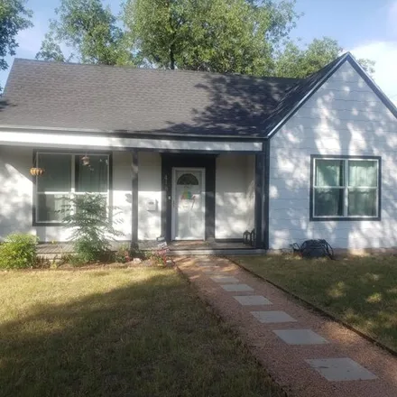Buy this 3 bed house on 1580 Live Oak Street in San Angelo, TX 76901