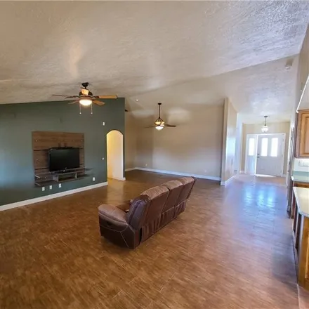 Image 4 - 10957 White Fox Trail, San Bernardino County, CA 92344, USA - House for sale