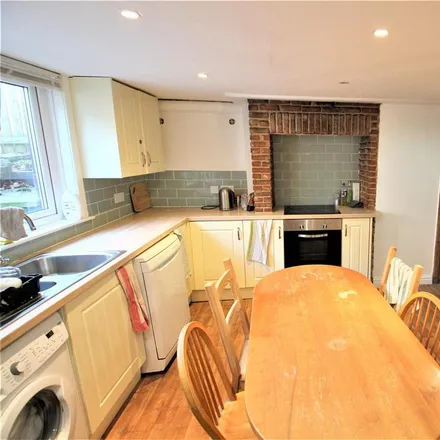 Rent this 5 bed townhouse on Back Langdale Terrace in Leeds, LS6 3DY