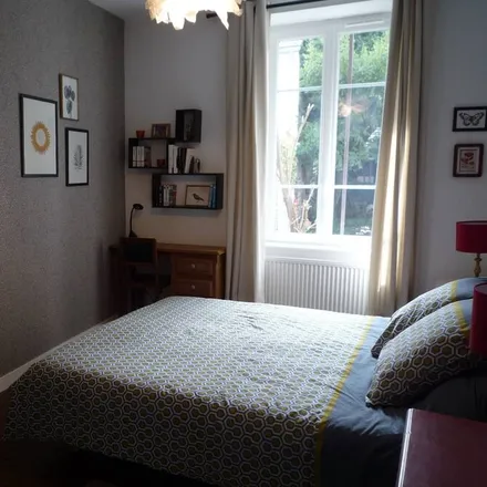 Rent this 2 bed apartment on 71100 Chalon-sur-Saône