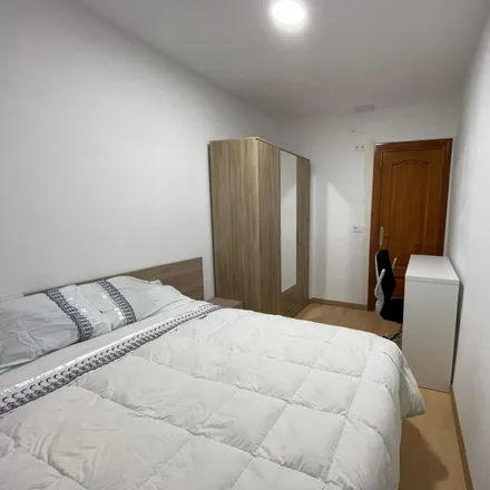 Rent this 2 bed room on Carrer de Berlín in 87, 08001 Barcelona