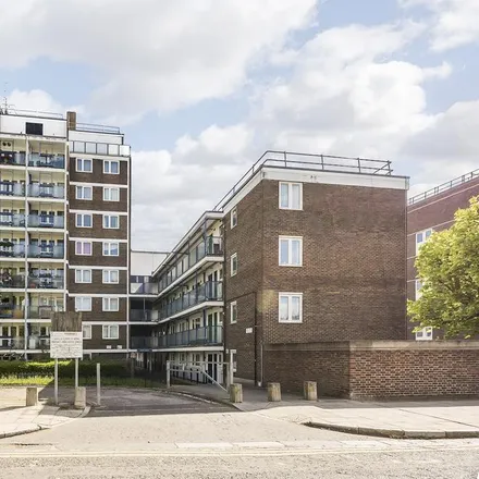 Rent this 3 bed apartment on Rowe House in Meeting Field Path, London