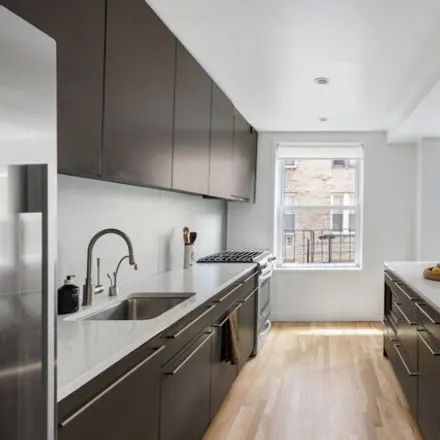 Image 3 - 122 East 22nd Street, New York, NY 10010, USA - Apartment for sale