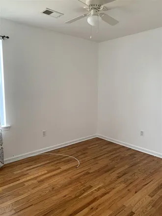 Image 5 - Avenue C at 34th Street, West 34th Street, Bayonne, NJ 07002, USA - Apartment for rent