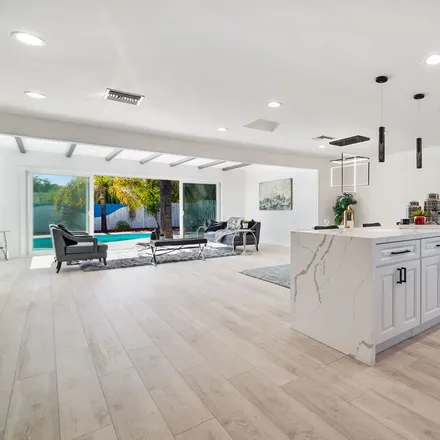 Image 2 - 6179 Le Sage Avenue, Los Angeles, CA 91367, USA - House for sale