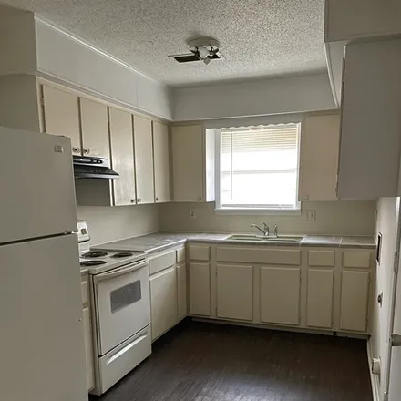 Rent this 2 bed duplex on Stout St