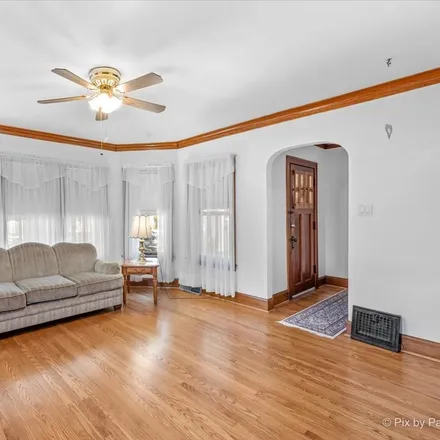 Image 5 - 6227 West Eddy Street, Chicago, IL 60634, USA - House for sale