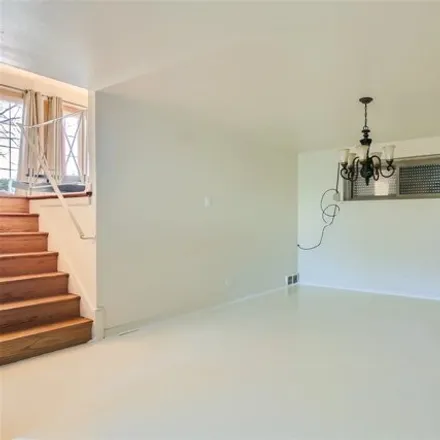 Image 7 - 1224 East 85th Place, Chicago, IL 60619, USA - House for sale
