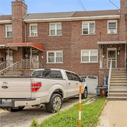 Buy this 3 bed house on 930 Rhinelander Avenue in New York, NY 10462