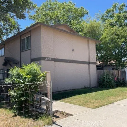 Buy this 32 bed house on 269 Monterey Street in Bakersfield, CA 93305