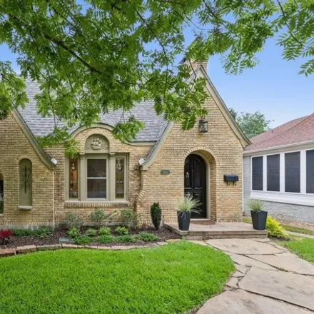 Buy this 3 bed house on 923 Cordova Street in Dallas, TX 75223