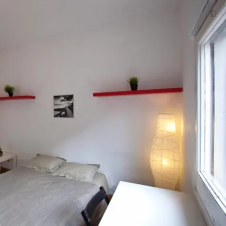 Rent this 6 bed room on Avinguda de la República Argentina in 45, 08023 Barcelona