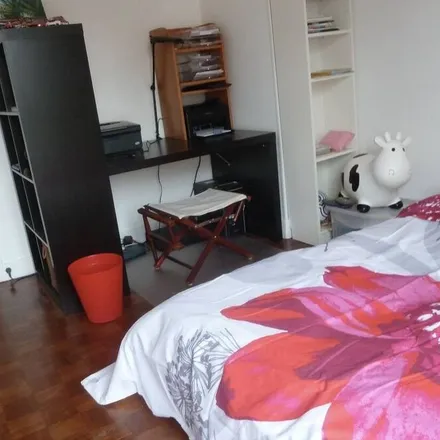 Rent this 2 bed apartment on Cabinet médical et paramédical saint Rémy Vanves in 2 Rue de la République, 92170 Vanves